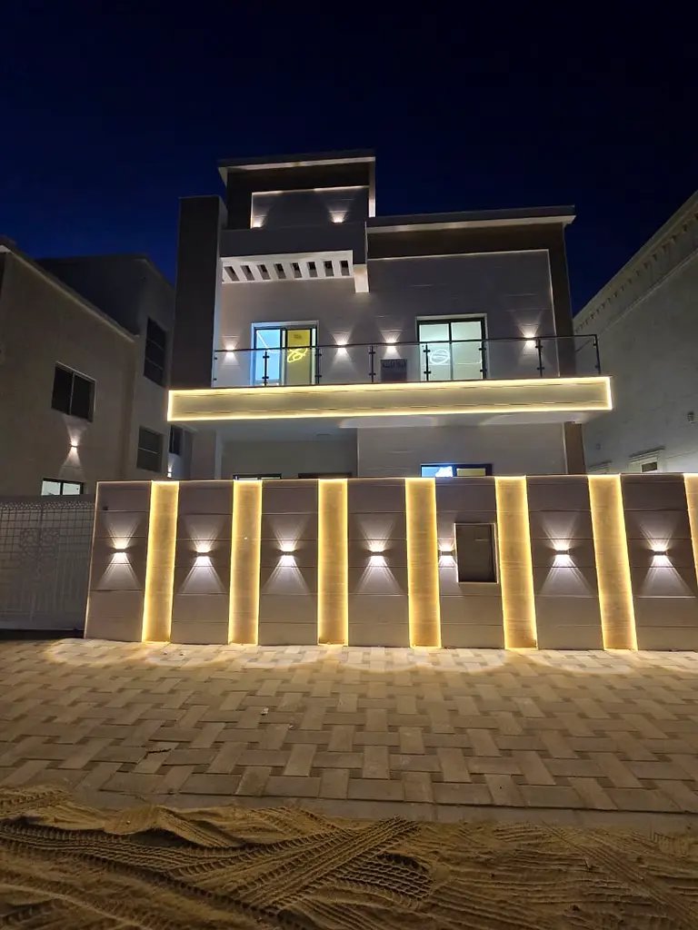 في الياسمين فيلا 5 غرف نوم ماستر ومجلس وصاله 3 طوابق ارضي واول وروف