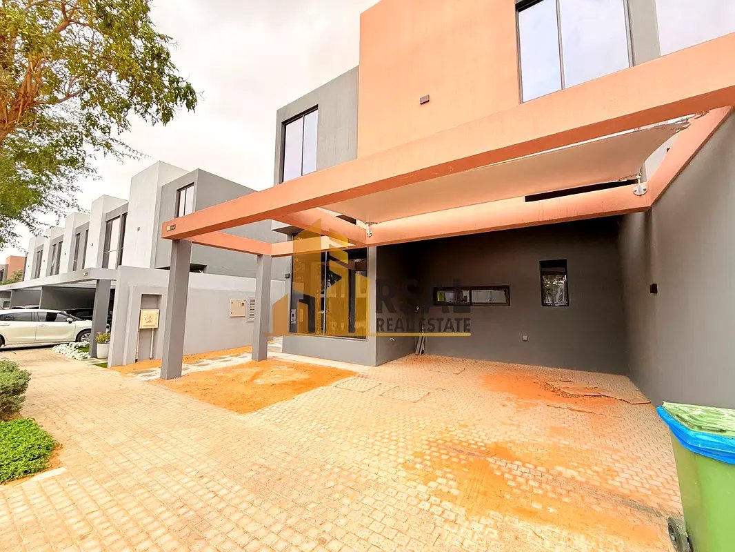 Elegant 4-Bhk Villa with Majlis in Masaar Robinia